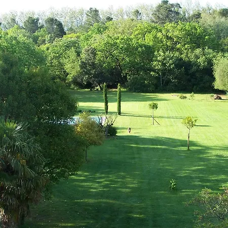 Penzion Domaine Saint Pierre De Trapel