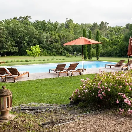 Penzion Domaine Saint Pierre De Trapel *